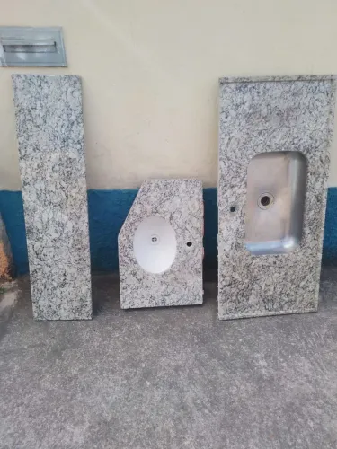 Conjunto de Bancadas em Granito Cinza Mesclado
