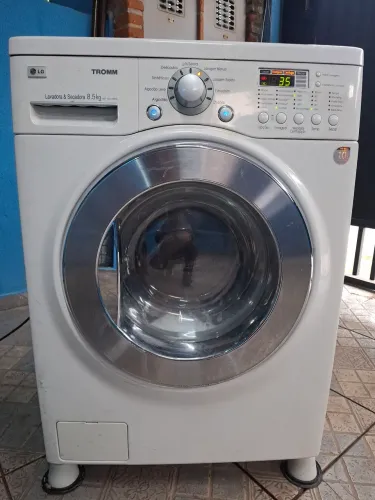 Lava e Seca LG funcionando 