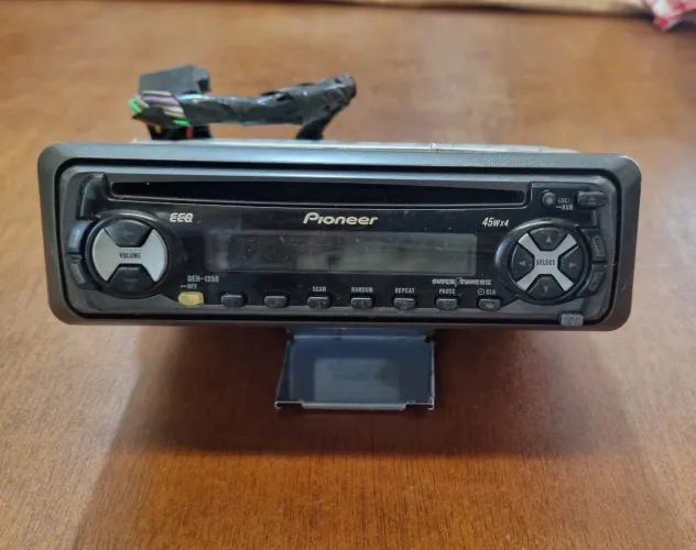 Antigo Rádio Automotivo Pioneer DEH-1350 para Colecionadores