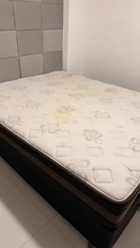 Cama casal Queen