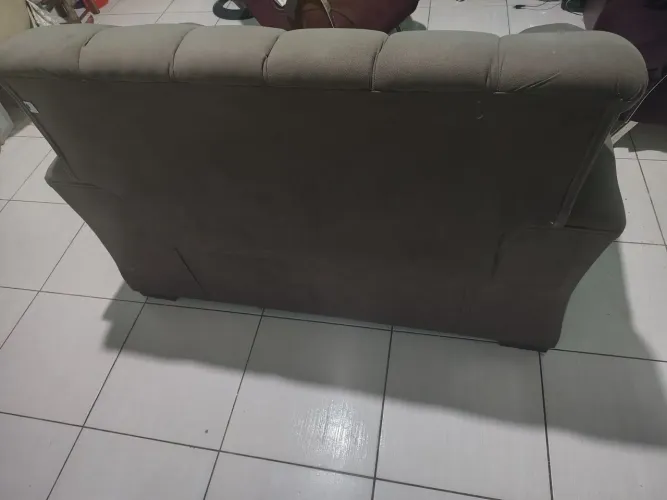 Sofá 2 lugares e 2 poltronas seminovos pra vender rápido
