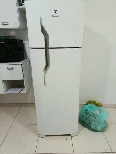 Geladeira Eletrolux em ótimo estado de conservação 900.00