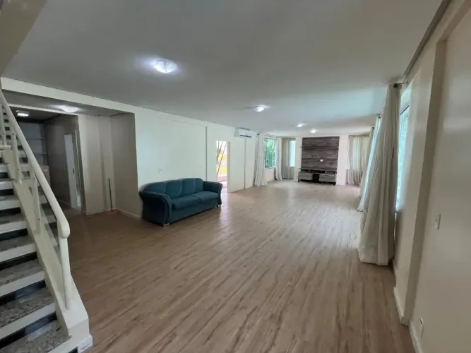 CASA TRIPLEX COM 4 SUÍTES, PISCINA E 4 VAGAS JARDIM ENCONTRO DAS ÁGUAS