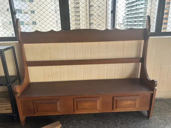 Sofa bau antigo em Madeira de Lei