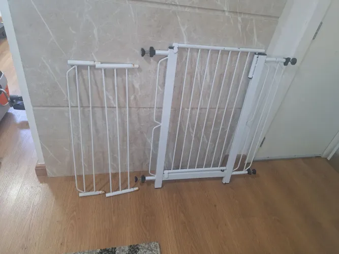 Dois Portãozinhos para Porta com prolongados adicionais.
