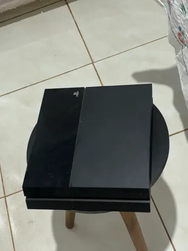 Playstation 4 FAT 500gb (jogos e 4 controles)