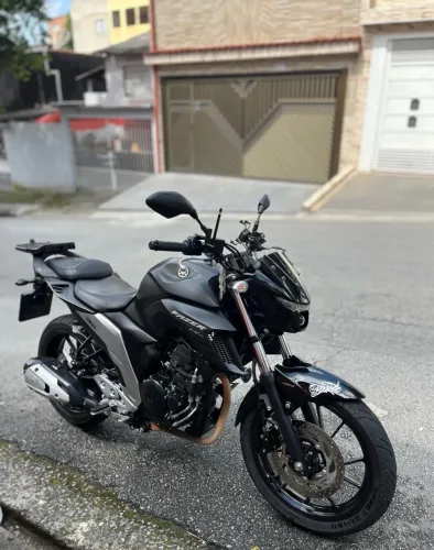 Yamaha FZ25 2022 - Vendo ou Troco