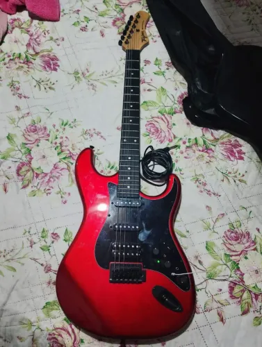 Guitarra Tagima Sixmart pedaleira embutida.