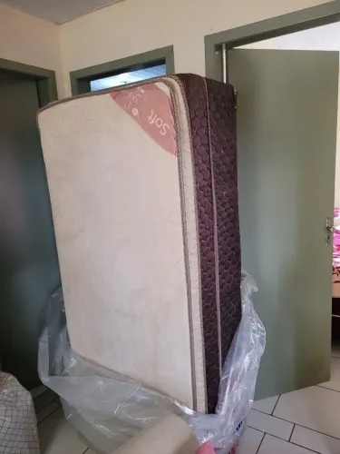 Cama semi nova 