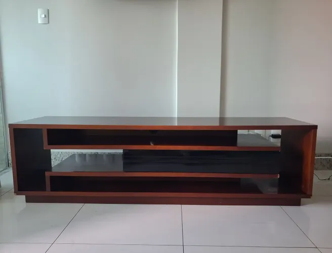 Rack TV 180cm com Design Moderno - Gaveta e Prateleiras Amplas