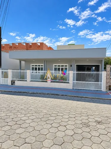 CASA AMPLA COM 5 DORMITÓRIOS NO CENTRO DE NAVEGANTES-SC