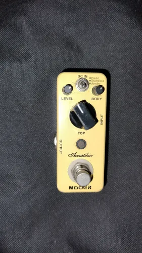 Pedal simulador acústico Mooer Acoustikar usado
