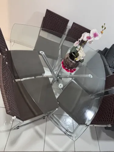 Mesa de jantar + 6 cadeiras