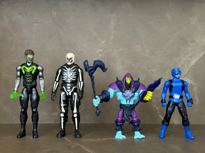 Bonecos originais Max Steel Skeletor Skull Trooper Fortnite e Power Ranger