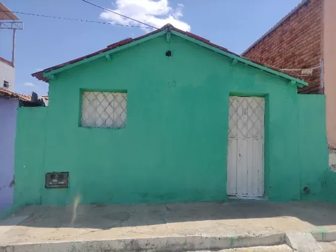 Vende-se uma casa