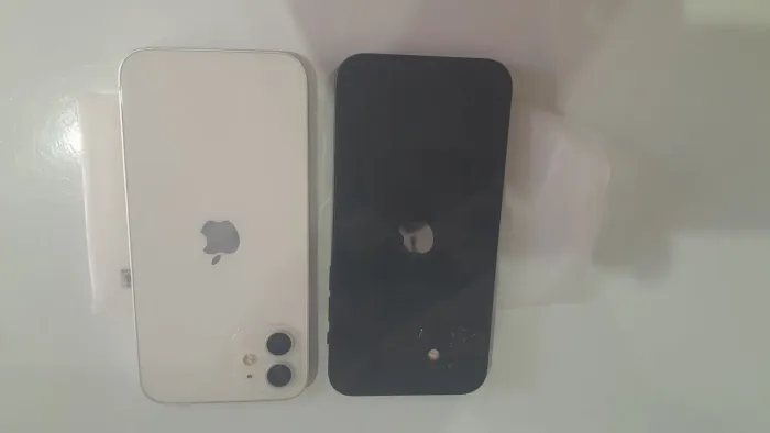 IPhone 12. RS 2.000,00 reais nos 2 , um Azul e um Branco