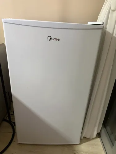Frigobar Midea 93 L - Vendo ou troco por cervejeira 
