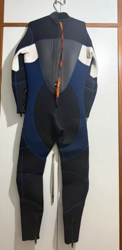 Roupa de Mergulho Mares Evolution, modelo de alta performance em neoprene ultraelástico.