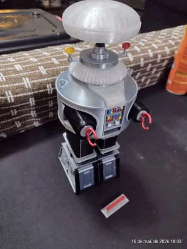 ROBO B- 9. " PERDIDOS NO ESPAÇO"
