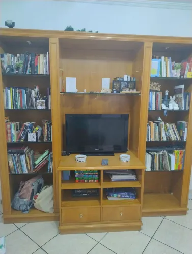 Estante com livros 