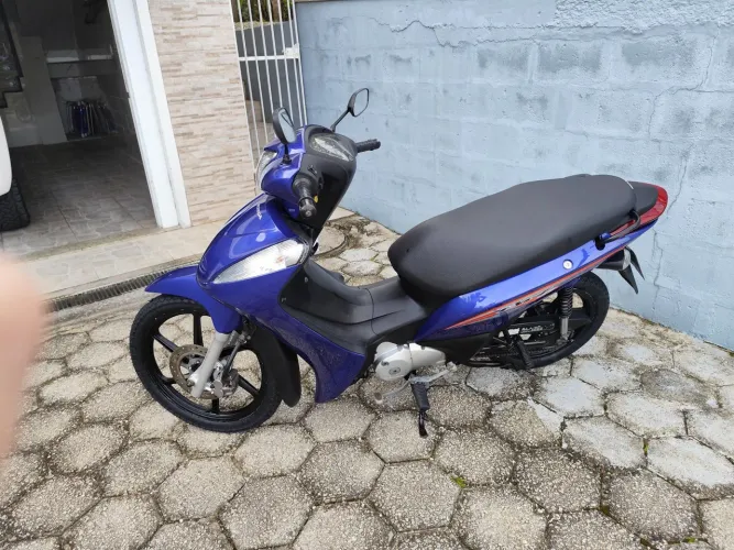 Vendo biz 125 top. Moto toda revisada 