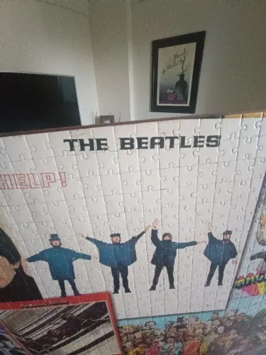 Quadro dos The Beatles, em quebra cabeça. Peça rara..  poste para recordação.