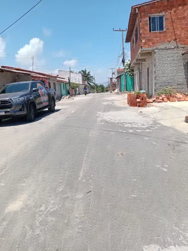 Vendo casa na sabiguaba com terreno 20 metros e 6 pro comprimento20