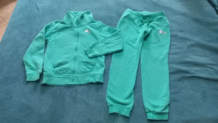 Conjunto de moletom verde infantil