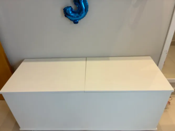 Baú com duas portas, prateleira, três porta livros