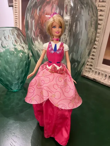 Boneca Barbie Blair Transformável 3 em 1 do Filme Escola de Princesas.