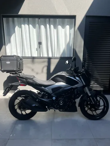 Dominar 250 impecável