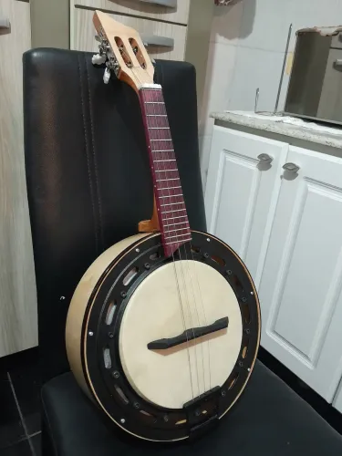 BANJO MACIÇO EM FAIA DE LUTHIER, IMPECÁVEL, POUCO USO, SOM ESPETACULAR. OPORTUNIDADE 
