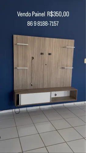 Cama, ar condicionado e Painel