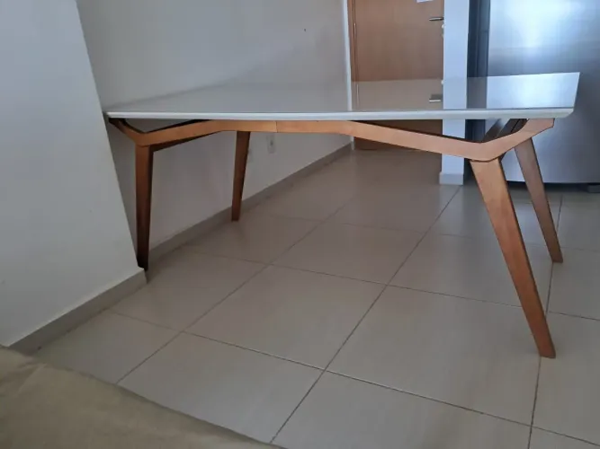 Mesa em madeira Nobre com tampo de vidro 