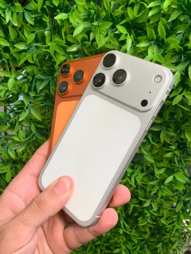 iPhone 11, na carcaça do 17 Pro, 64gb, 75%, chip off. Face ID off. Funciona perfeitamente