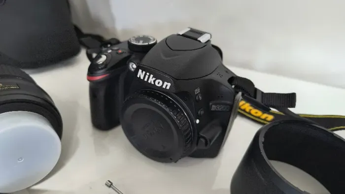 Nikon D3200 Impecável - Menos de 10k cliques + Brindes. APENAS ENTREGA EM MÃOS E PAGTO PIX