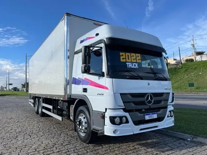 MB Atego 2426 ano 2022/22 - Mercedes Benz - Caminhão truck 6x2 Cabine leito