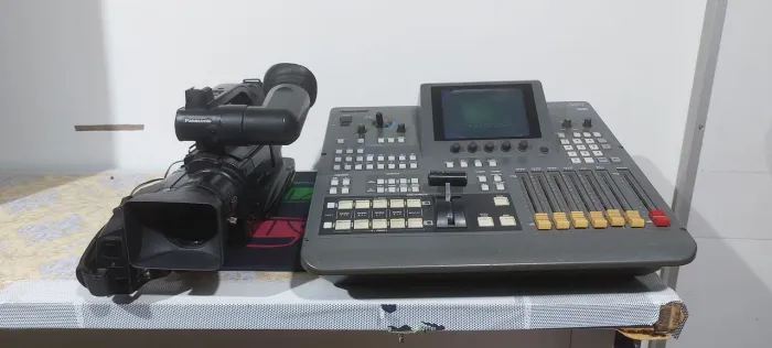 Kit mesa e filmadora