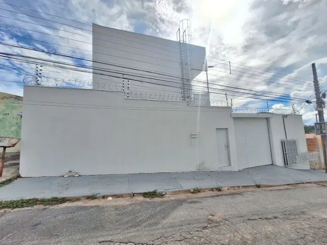 Imóvel para venda tem 38 metros quadrados com 10 quartos em Cidade Alta - Cuiabá - MT