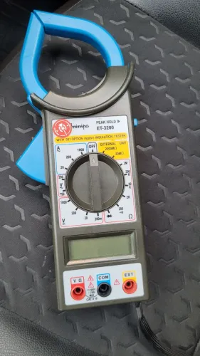 Alicate amperímetro minipa et-3200 com defeito