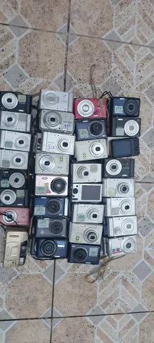 LOTE IMENSO DE MAQUINAS CYBER-SHOT SONY,YASHICA,SANSUNG 127 UNIDADES LEIA...