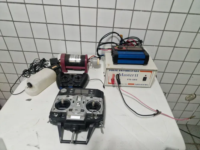 Equipamento de avião todo completo com máquina com estabilizador tudo completo