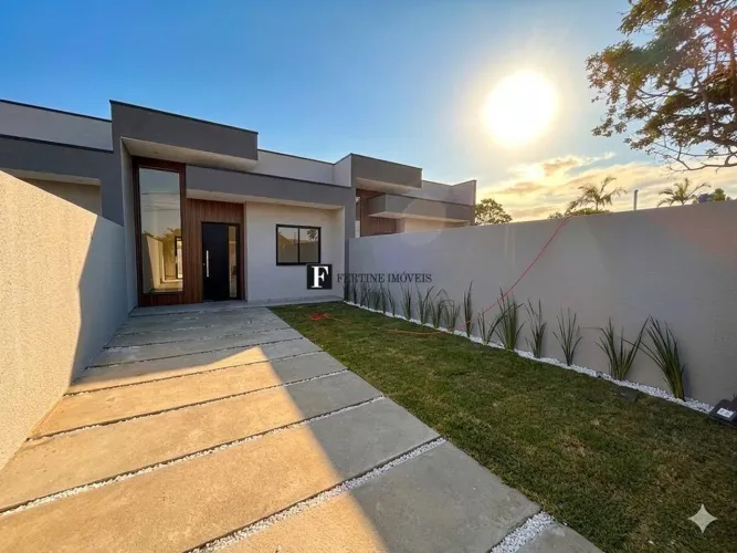 Casa nova com amplo espaço de terreno