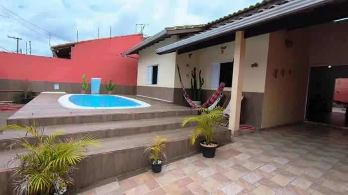 Casa a 200m do Mar com piscina, ampla e aconchegante