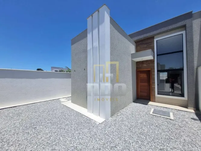 Casa com lindo terraço no Atlântico em Rio das Ostras com 3 quartos