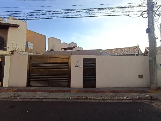 Casa Vila Margarida. Área do terreno 175,81m²/ Área construída 122,80m²