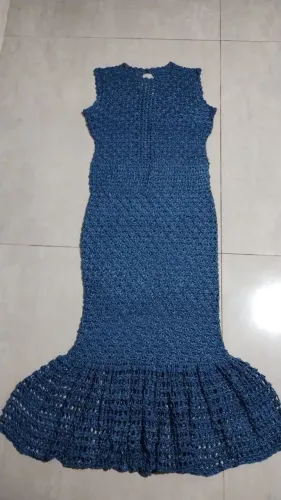 VESTIDO LONGO AZUL EM CROCHÊ
