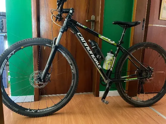 Bike com grupo XT completo. Aro 29. Quadro M. trail 5
