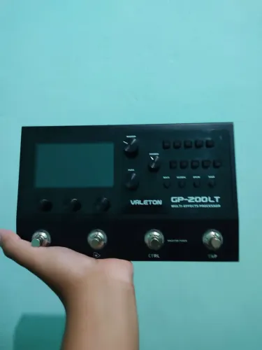 Pedaleira valeton gp-200lt