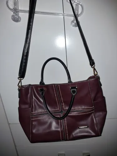 Bolsa feminina de couro usada conservada